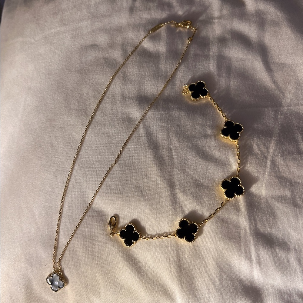 Clover necklace and bracelet.